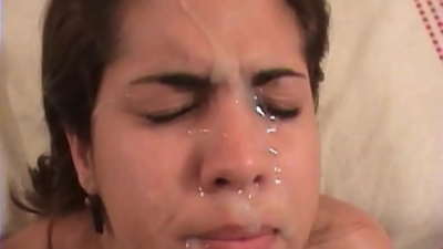 Tá gnéas garbh ag brunette Laidin álainn